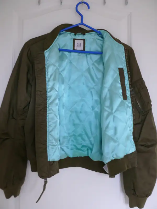 Woman light and winter jacket XS in Women's - Tops & Outerwear in Markham / York Region - Image 3