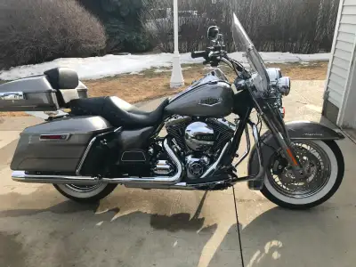 Beautiful 2016 Harley-Davidson Road King in excellent condition with only 17,500 km. This bike has b...