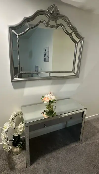 Mirrored console table kijiji discount