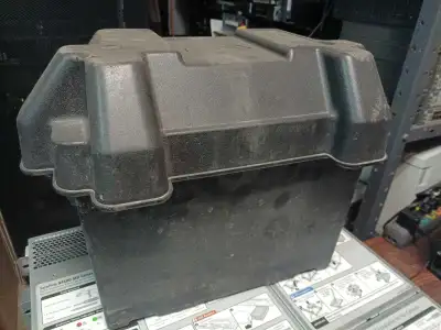 Holds 12 or 24V battery. 11" height for taller deep cell type batteries.