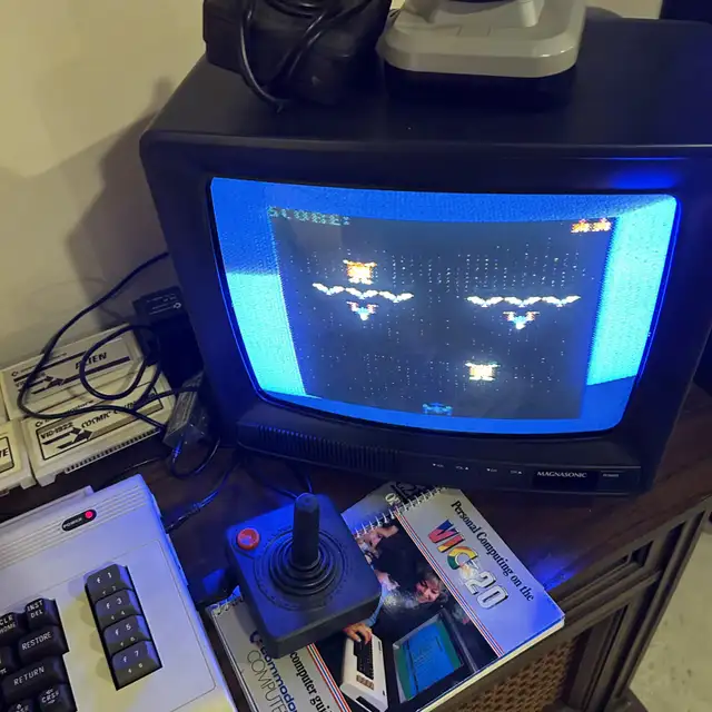 Working Commodore Vic 20 System with TV and games 65669428387202123