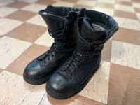 Canadian Army Gore tex combat boots size 9