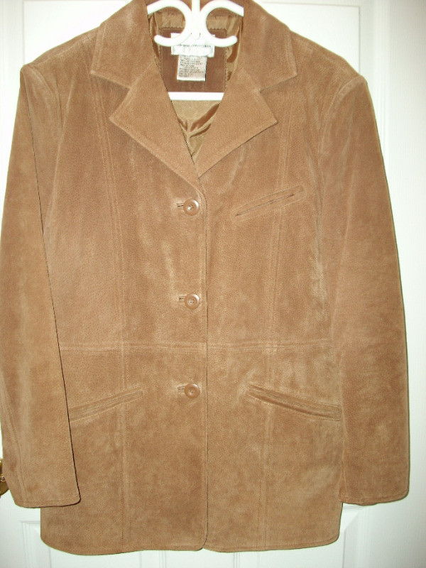 jacket /veston suède femme Gr: Small dans Femmes - Hauts et vêtements d'extérieur  à Rimouski / Bas-St-Laurent