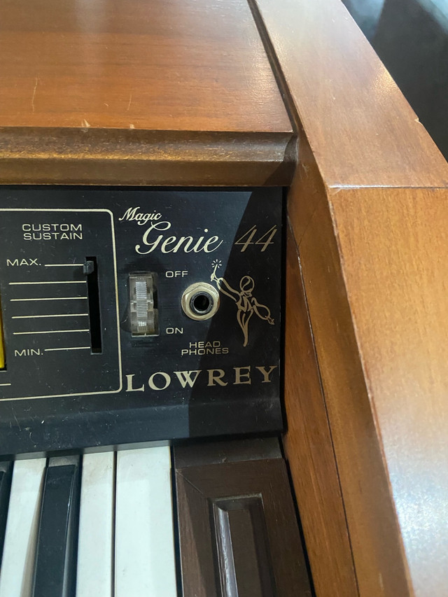 Organ Lowrey Magic Genie 44 in Pianos & Keyboards in City of Toronto - Image 3