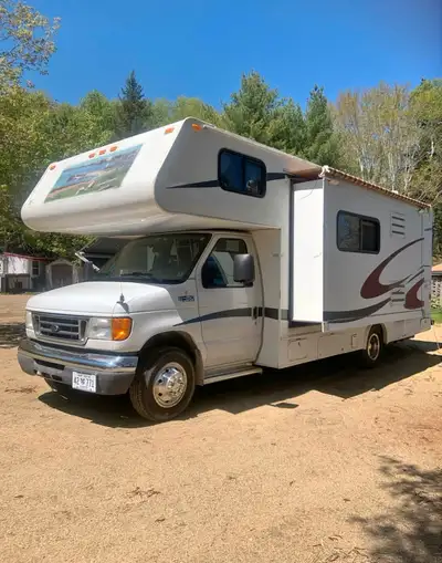For Sale Ford E450 Super Duty Motorhome. Everything works inside, Fridge, Furnace, Hot Water Heater,...