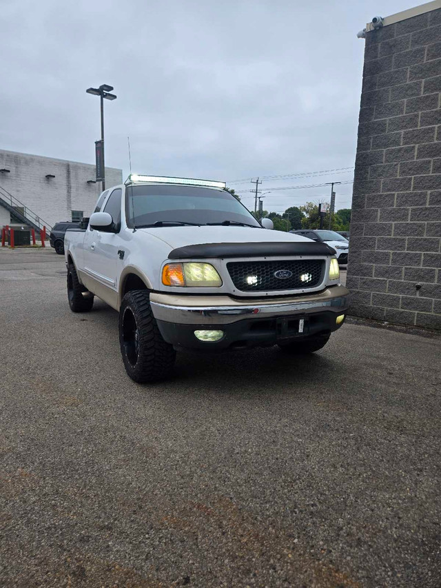 2000 ford f150  in Cars & Trucks in Sarnia