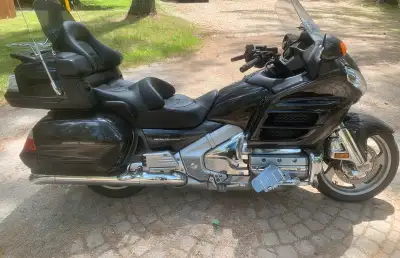 Less than 39000 km. Always kept in heated garage. Beautiful bike. My age and health says it's time t...