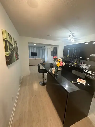need a fem roommate