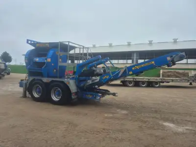USED!! This unit has a 900x450 jaw aperture and is gravity fed direct from the hopper. Crush size is...