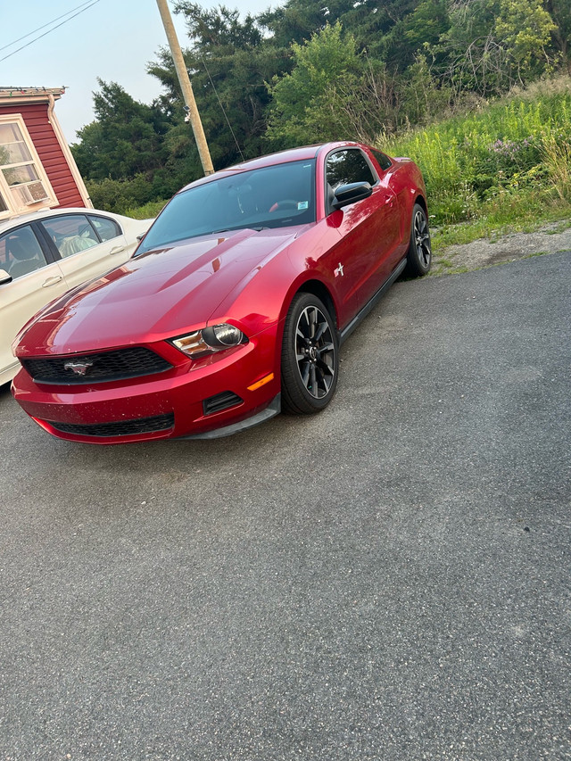 2012 ford mustang  in Cars & Trucks in New Glasgow - Image 2