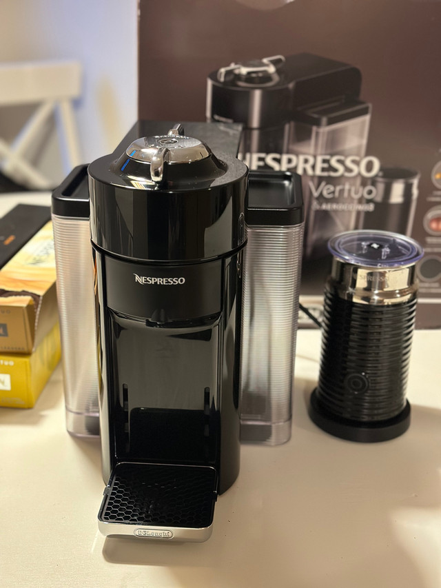 De’Longhi Vertuo Nespresso & Aeroccino 3  in Coffee Makers in Oakville / Halton Region