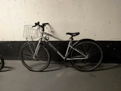Decathlon Riverside 120 Hybrid Bike w Basket Mud Guard, View more