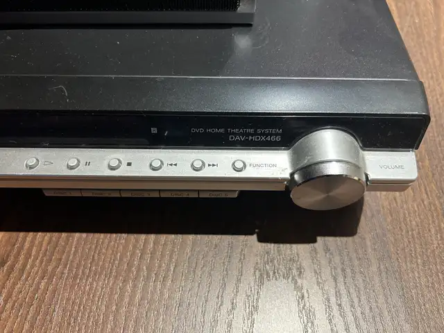 Sony receiver and 3 speakers with wires in Stereo Systems & Home Theatre in Mississauga / Peel Region - Image 3