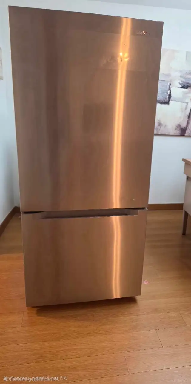 Réfrigérateur AVG 30" (18,7 pi³) – Congélateur bas – Comme NEUf in Refrigerators in Sherbrooke - Image 3