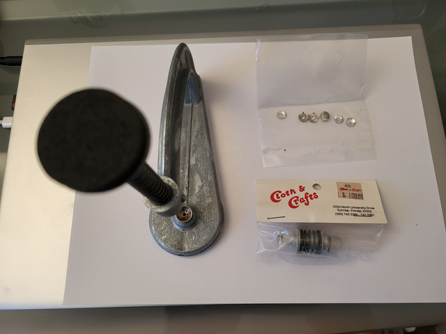 Brisk-Set Rhinestone Stapler Model 100A with .5 Inch Eyelet Die in Hobbies & Crafts in West Island - Image 3