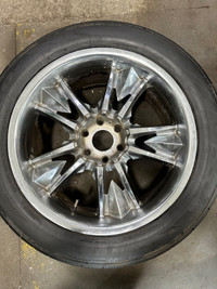 305/45R22: 2007 GMC Yukon Denali Rims with tires