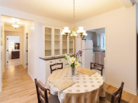 WESTMOUNT GREAT LOCATION BY PARK 2BD 1BT 900SQFT AC HEATING INCL