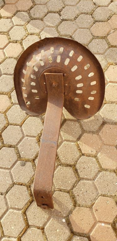 Antique Tractor Seat in Arts & Collectibles in Regina - Image 3