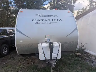 2013 Santara series travel trailer sleeps 6, new batteries last year,new awning this year in excelle...