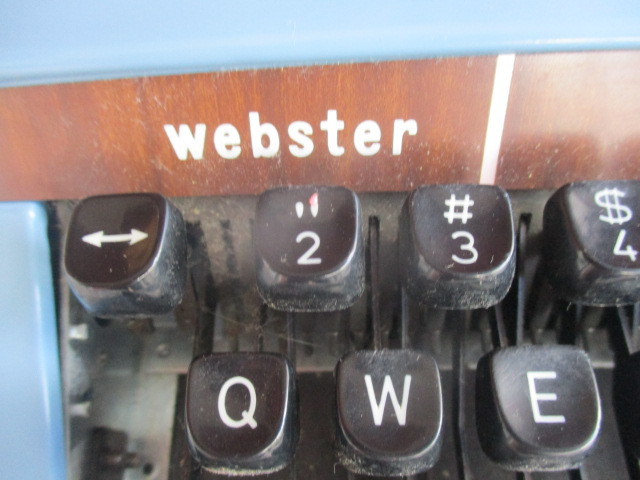 Vintage Webster Typewriter with Case Cover--XL 727 in Arts & Collectibles in New Glasgow - Image 4