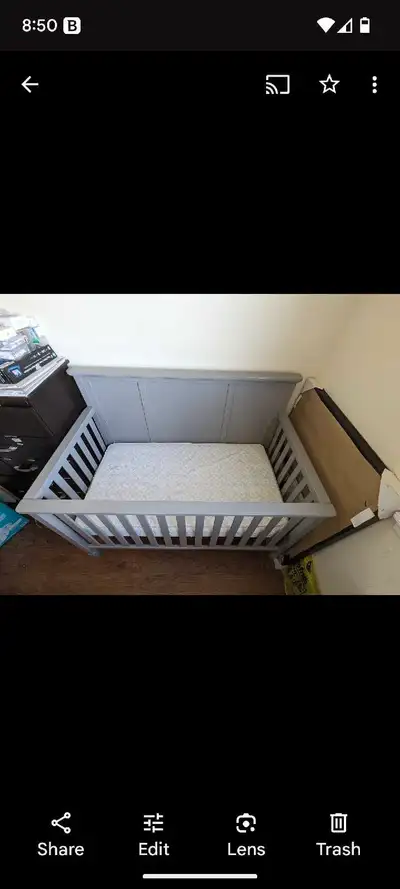 Gently used crib with free mattress