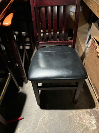 Wood bar chairs for sale in good condition 
