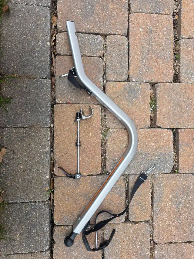 Thule Chariot Cross with all the Accessories. in Strollers, Carriers & Car Seats in Oakville / Halton Region - Image 8