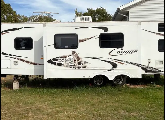 2010 Keystone Cougar X-Lite 29BHS w/ Polar Package – $14,500 in Travel Trailers & Campers in Charlottetown - Image 6