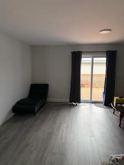Private room is available you can come see the room or request photo . Open and shared kitchen parki...