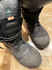 Men’s size 12 Dakota insulated work boots 