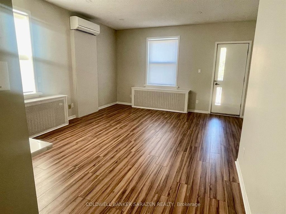 Corner 2 bdrm Apt with 2 balconies and 1 car Parking. $1975/mo 4