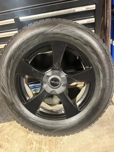 18” winter tire and rims. 5x114.3. For Toyota highlander. Used one season for 5000km