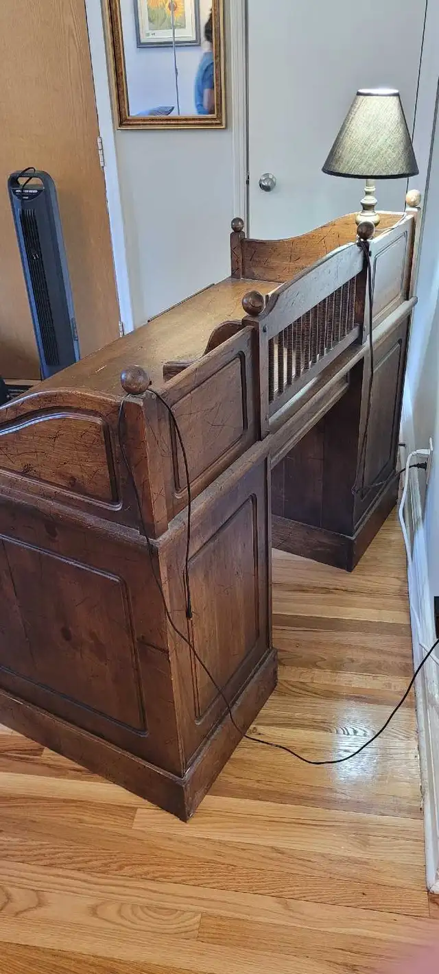 Last chance now $100 Secretary desk in Desks in Ottawa - Image 2
