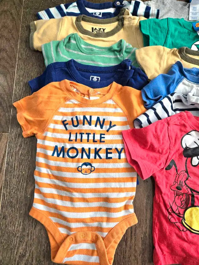 Baby Clothes - baby onesies 12-18 months (17 items)63234604720257121