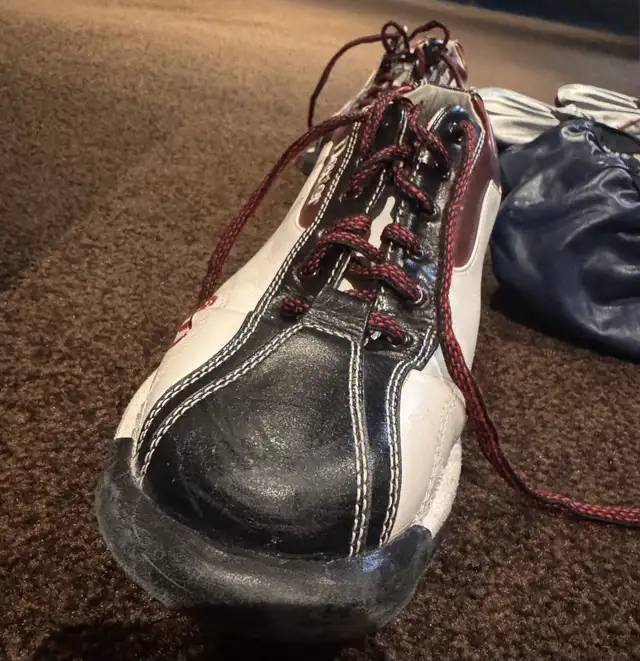 Woman’s Bowling shoes in Other in Sudbury - Image 2