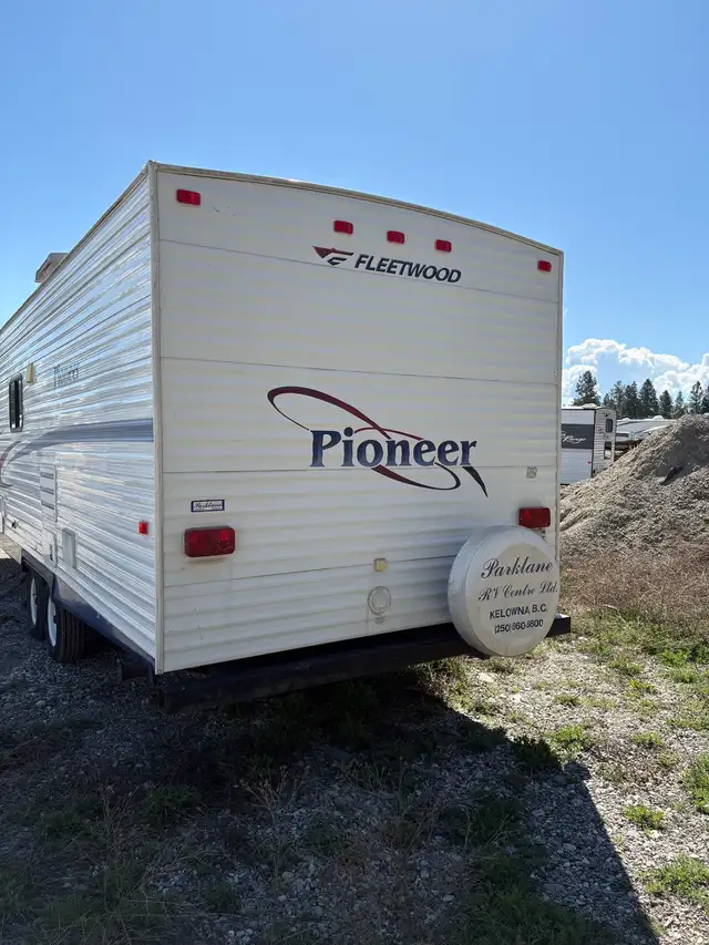 2005 Fleetwood Pioneer Travel Trailer in Travel Trailers & Campers in Cranbrook - Image 9