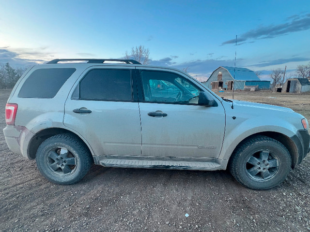 2008 ford escape in Cars & Trucks in Moose Jaw - Image 2
