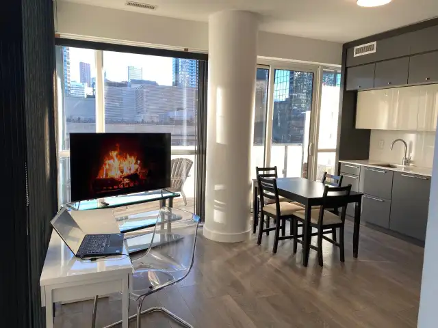 Female Only, Furnished Room–Yonge & College | All Inclusive in Room Rentals & Roommates in City of Toronto - Image 4