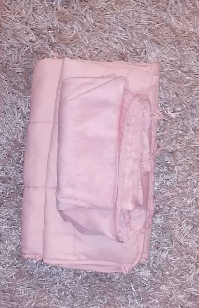 PINK 5LB WEIGHTED BLANKET in Health & Special Needs in London - Image 3