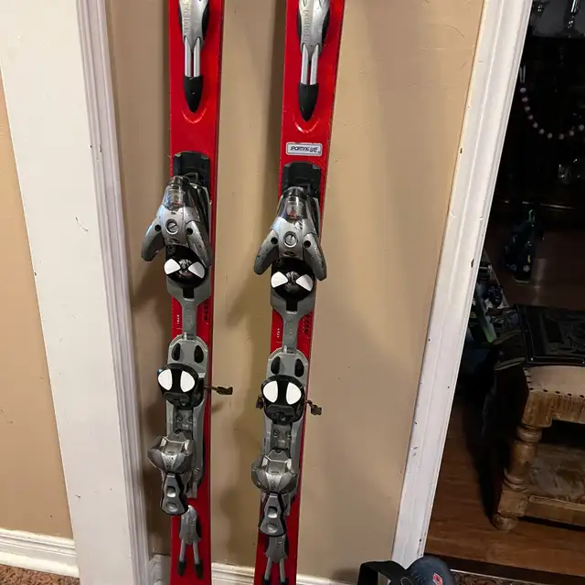 167 Salomon ski with boots  in Ski in Markham / York Region - Image 4