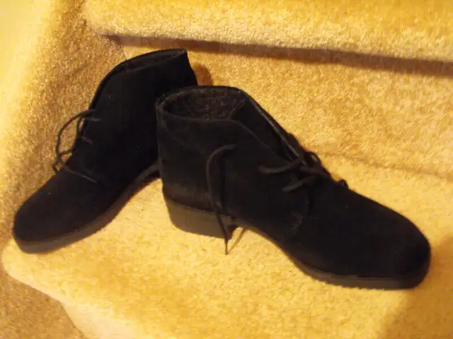 LADIES WINTER BOOTS in Women's - Shoes in Red Deer - Image 2