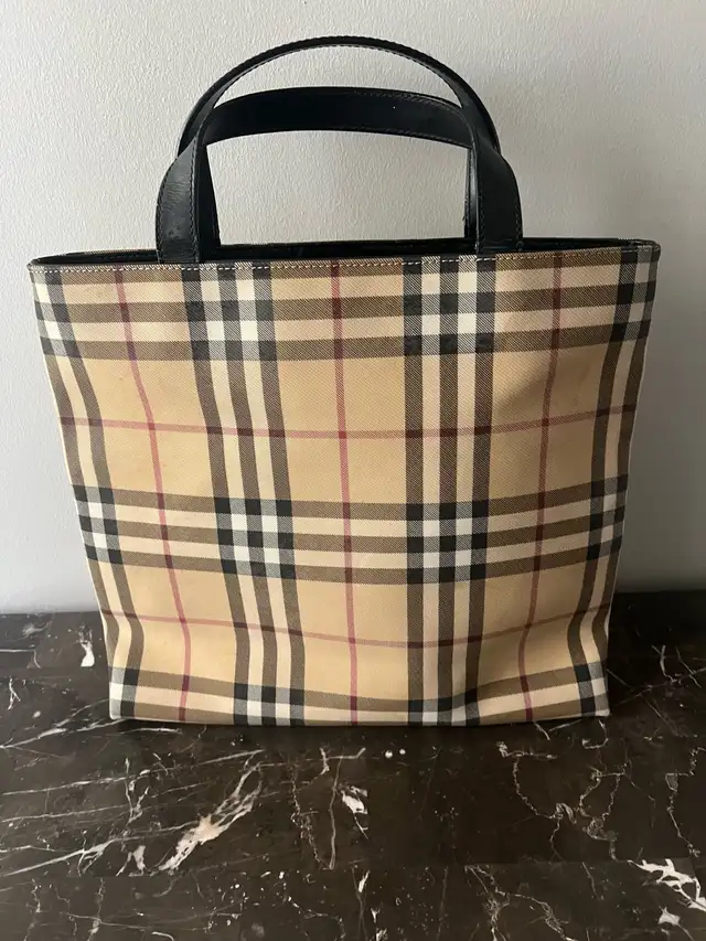 Burberry Handbag in Women's - Bags & Wallets in Markham / York Region - Image 2