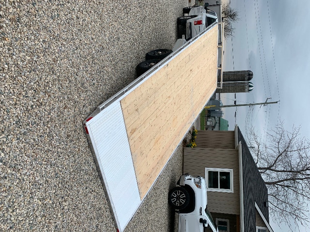 8x22 DECKOVER TILT EQUIPMENT / CAR HAULER TRAILER RENTAL Cargo