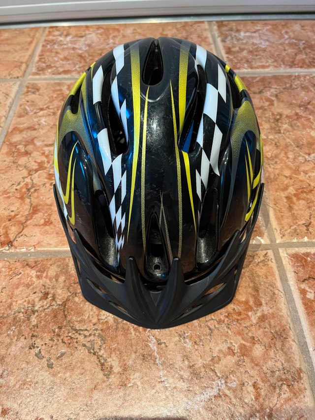 Casque de vélo pour enfant/adolescent dans Enfants  à Ville de Québec