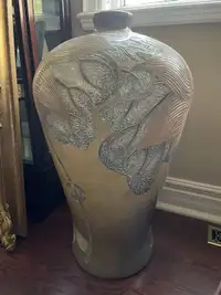 Decorative floor vase 