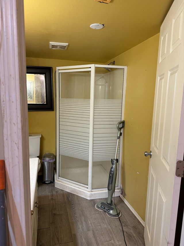available immediately, furnished basement room in airdrie in Room Rentals & Roommates in Calgary - Image 2