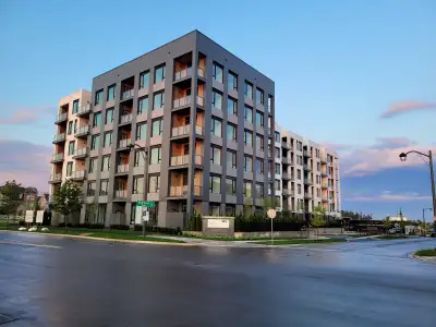 This bright and spacious 2 bedroom 2 bathroom pent house. One of the nicest layouts in the building!...