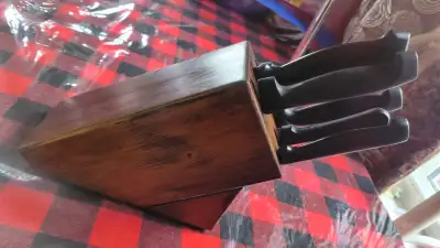 KNIFE BLOCK PRICE FIRM CASH ONLY KELLIGREWS, View more