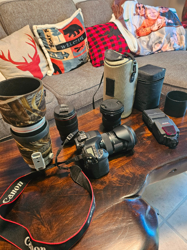 Canon 80D Bundle For Sale in Cameras & Camcorders in Kawartha Lakes - Image 2