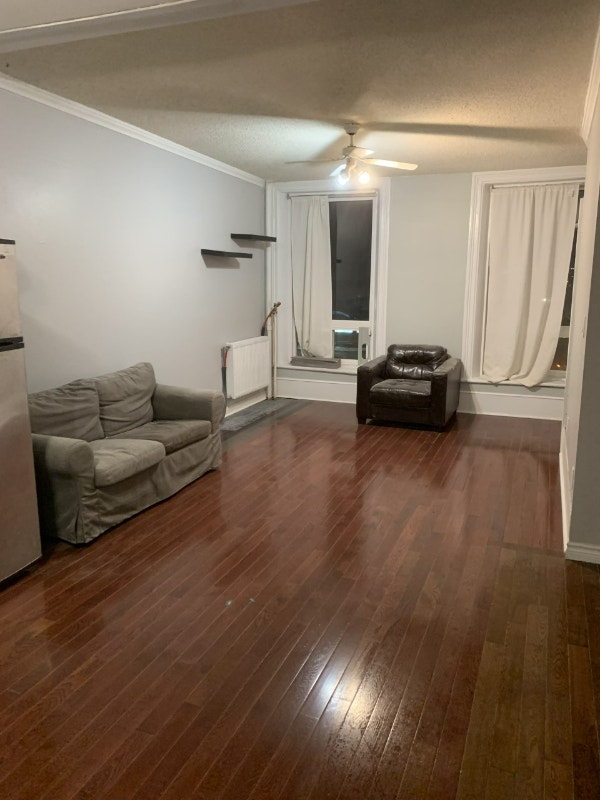 Large two bedrooms apt for rent in downtown Whitby at the 4 cor Long